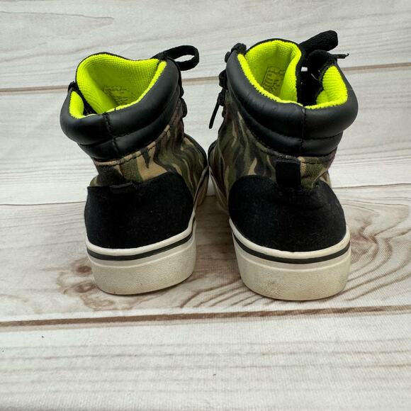Wonder Nation Black & Green Camo Pattern Mid Top Sneakers Youth Size 1 - Picture 2 of 10